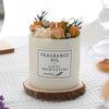 Geschenkbox mit Trockenblumen-Kerze und Holzbasis
